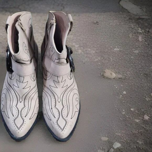 CATO WESTERN COMFORT Women's 9M Pink Faux Leather Silver Buckle Ankle Boots - Picture 2 of 7